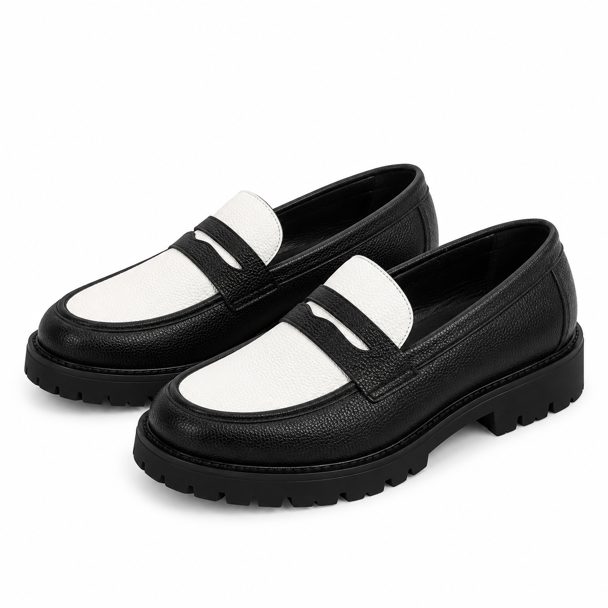 MOCASSINS À SEMELLE CRANTÉE EN SIMILICUIR